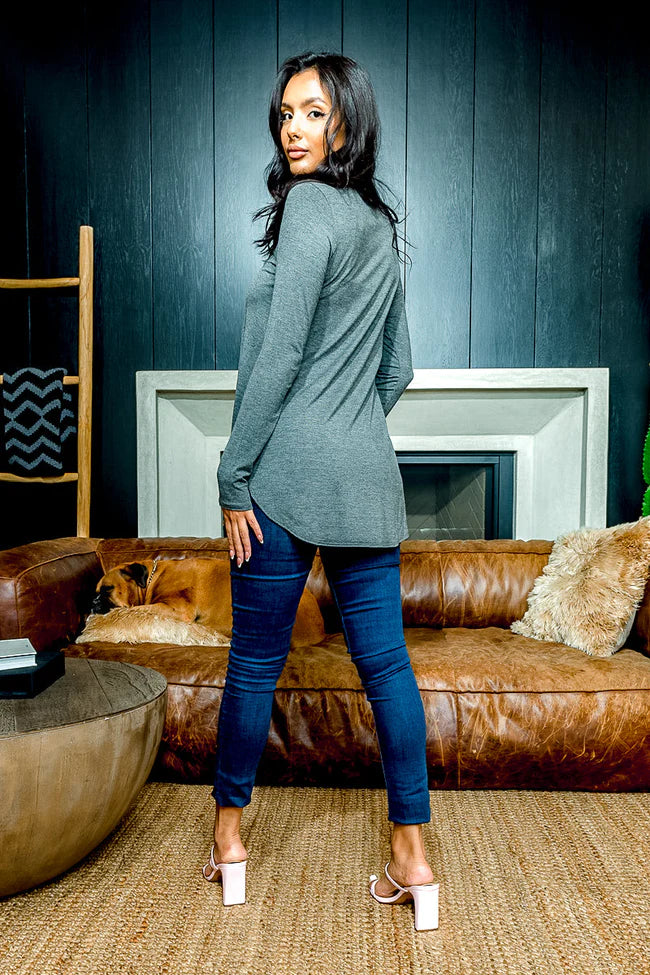 Classic Fit Long Sleeve Crewneck T-shirt with Dolphin Hem