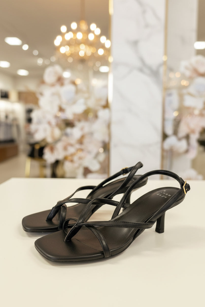 The “So Chic” Strappy Kitten Hee