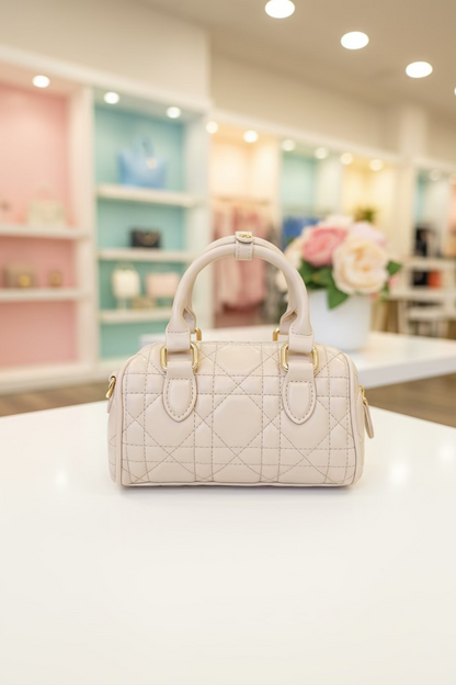 The JANI &amp; TINO Luxe Mini Boston